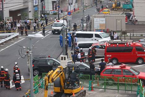 Japanin ex-pääministeriä Shinzo Abea ammuttiin Kintetsu Yamato-Saidaijin asema-aukiolla Naram kaupungissa.  