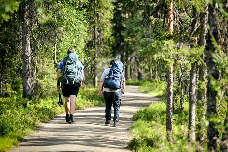 Retkeilijöitä Pallas-Yllästunturin kansallispuistossa Kolarissa 27. heinäkuuta 2021.