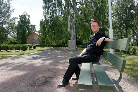 ”Tulin 20 vuotta sitten kesätöihin Satakuntaan. Siitä tulikin pidempi pätkä”, Nakkilan vs. kirkkoherra Olli-Matti Vuori kertoo.