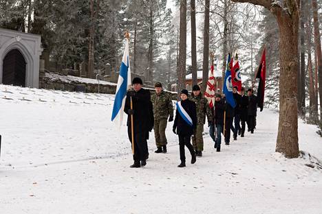 Lippurintamaan osallistuivat Suomen lippu airueineen, Nokian sotainvalidit ry:n, Nokian sotaveteraanit ry:n, Nokian Reservin Upseerit NRU ry:n, Nokian Reserviläiset NRAu ry:n ja Nokian Karjala-Seura ry:n liput. Lippurintamaa johti NRU:n puheenjohtaja Jussi Järvinen. Nokian nuorisovaltuuston edustajat toimivat lippurintamassa Suomen lipun airueina.