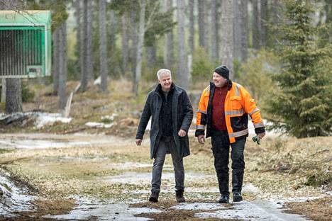 ”Paikallinen win-win”, toteavat Kokemäen Lämmön Jukka Järvenpää ja metsätalousyrittäjä Juhani Lahtinen energiapuudiilistä.