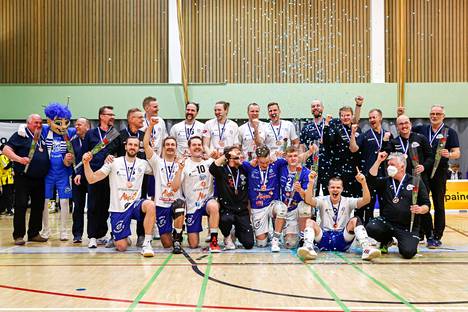 Akaa-Volley voitti viime kaudella miesten lentopalloliigan pronssia.