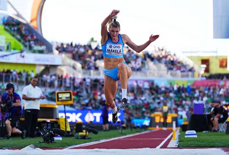 Kolmiloikkaaja Kristiina Mäkelä hyppää elokuussa EM-kisoissa mitaleista. MM-kisoissa hän oli finaalissa 9:s.