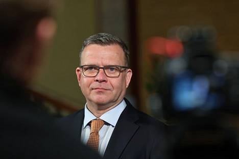 Kokoomuksen puheenjohtaja Petteri Orpo kuvattuna Säätytalolla Helsingissä hallitusneuvotteluiden jatkuessa. 