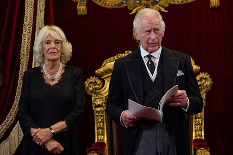 Kuningas Charles III hallitsijaksijulistamistilaisuudessa Lontoossa lauantaina.