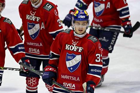 Ässsistä HIFK:hon siirtynyt Roni Hirvonen odottaa jo MM-kisojen alkua. Hirvonen on Suomen U20-joukkueen kapteeni.