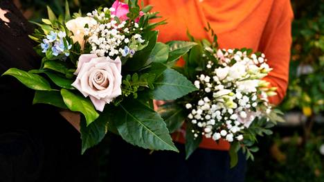 Osallistumalla muiden kukkakauppojen kanssa Naisenpäivän 8. maaliskuuta kampanjaan Kukkapuoti Unikko on mukana keräämässä varoja Naisten Linjan toiminnan laajentamiseksi. 