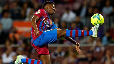 Takareisivamma iskee yleensä, kun pelaaja venyttää, kaatui tai liukastuu. Kuvassa FC Barcelonan Ansu Fati venyttää Camp Nou -stadionilla 10. toukokuuta pelatussa kotiottelussa Celta Vigoa vastaan.