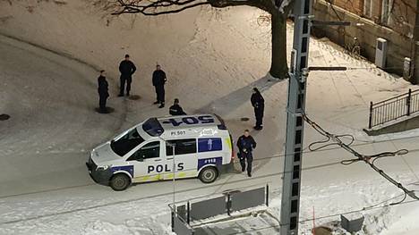 Poliisin takaa-ajo päättyi lauantaina Tampereen Tullintorin läheisyyteen. Alueella oli lauantai-iltana useita poliiseja ja poliisiautoja.