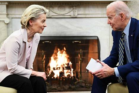 Yhdysvaltain presidentti Joe Biden tapasi EU-komission puheenjohtajan Ursula von der Leyenin Washingtonissa.