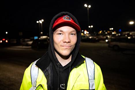 Daniel Väätäinen, 18, opiskelija, Pirkkala: ”Odotan kesää innolla.” 
