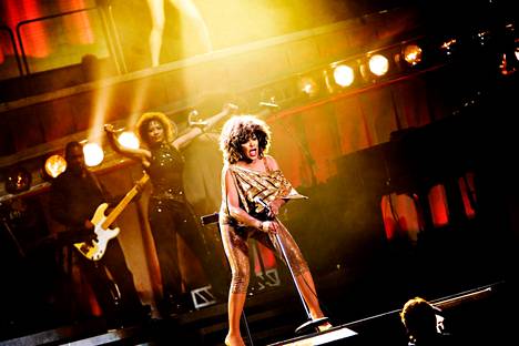 Tina Turner esiintyi loppuunmyydyllä Hartwall Areenalla vielä huhtikuussa 2009. Rouva näytti, että vielä 70-vuotiaaltakin rokkaaminen onnistuu ja sääri nousee.