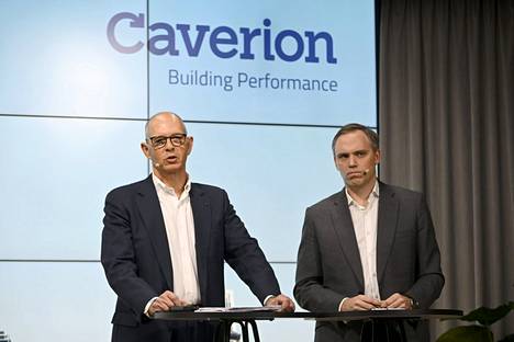 Sijoitusyhtiö Fennogensin Klaus Cawen ja pääomasijoitusyhtiö Bain Capitalin Meyer Horton kuvattuna Caverionin osavuosikatsauksen infossa Helsingissä.