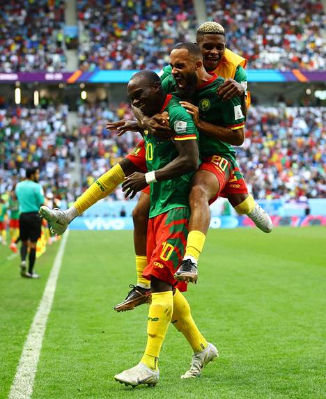 Kamerun juhli villisti 3–3-tasoitusmaalia.
