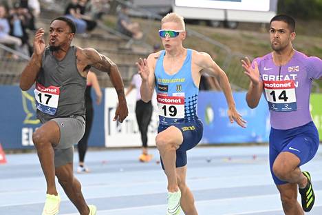Samuli Samuelsson (keskellä) jäi Lappeenrannassa miesten 100 metrin finaalissa Chris Roysterin (vas.) ja Tommy Radhamin puristuksessa kolmanneksi.