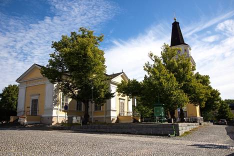 Vanha kirkko on pitänyt pintansa Keskustorilla 1800-luvun alusta lähtien.