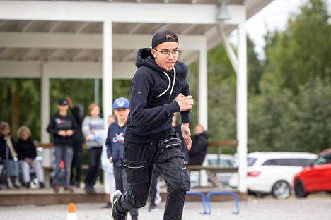 Jesse Heikkilä 6A-luokalta voi toimia Liuksialan koulun poikien joukkueen ankkurina. He juoksevat C-sarjassa kello 17.50.