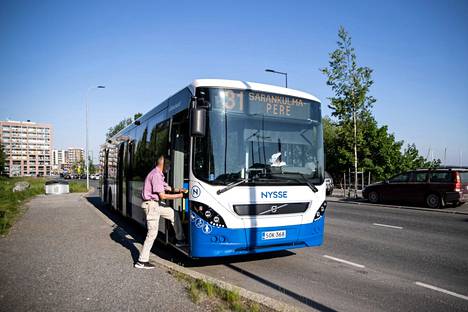 Linjojen 30 ja 31 Pirkkalan päätepysäkki siirtyy Nuolialasta Partolaan. Kuva on otettu 7. kesäkuuta 2021.