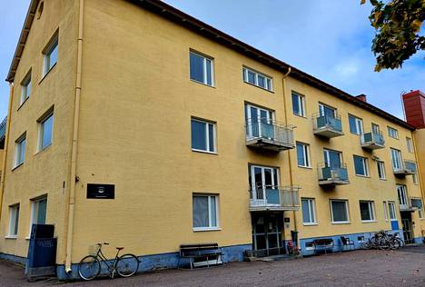 Vuonna 1954 valtion virastotaloksi rakennettu talo sijaitsee osoitteessa Korkeemäenkatu 7. Syyskuun lopulla vireille laitetun asemakaavamuutoksen tarkoituksena on mahdollistaa rakennuksen purkaminen ja uusien asuintalojen rakentaminen sen tilalle.