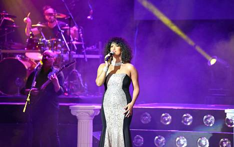 Belinda Davidsin tähdittämä Whitney Houston -tribuuttikonserttikiertue siirtyy Suomessa  kevääseen 2023. 