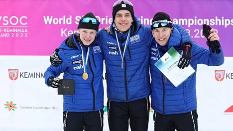 Suomen 20-vuotiaiden miesten joukkue voitti hiihtosuunnistuksen MM-kultaa. Joukkueessa hiihtivät Wille Laitamäki, Seeti Salonen ja Niklas Ekström.