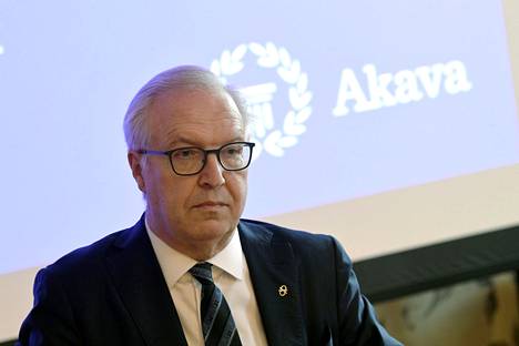 Tehtävästään marraskuussa luopuva Akavan puheenjohtaja Sture Fjäder mediatilaisuudessaan Helsingissä 20. kesäkuuta. 