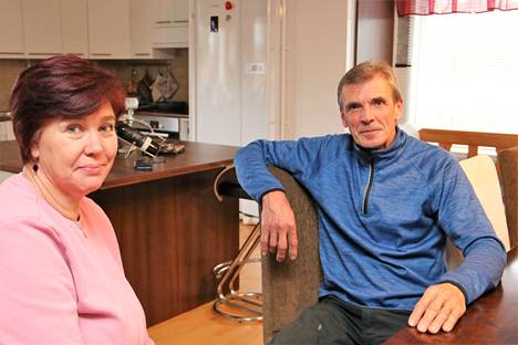 Mervi ja Jari Lindström viihtyvät töissään ja kotonaan Salonkyläntiellä. Harvakseltaan on tarvetta muualle lähteä, lähinnä kauppaan.