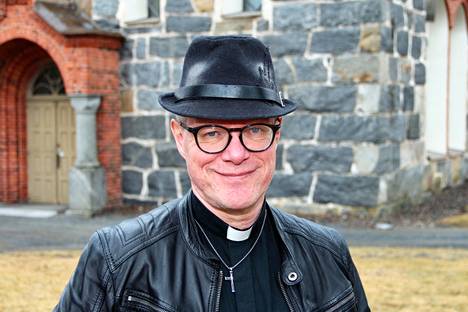 Vs. kirkkoherra Timo Wariksen Kokemäen aamukammassa ei ole montaa piikkiä jäljellä. Hän jää ensin vuosilomalle – ja lähtee sitten rytinällä 28. toukokuuta.