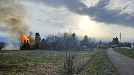 Kuiva kevät on lisännyt maastopalon riskiä Pirkanmaalla. Sastamalassa paloi maastoa 5. toukokuuta.