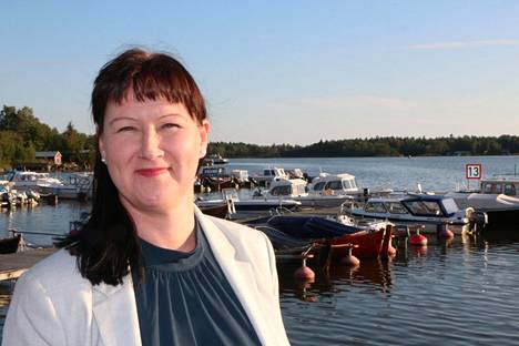 Merikarvian hallintopäällikkö Sari Hatanpää on yksi virkaa hakeneista.