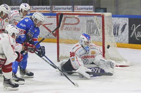 KeuPa HT ja Hokki kohtasivat perjantai-iltana Kajaanissa. Ottelu päättyi KeuPa HT:n suurinumeroiseen 3-8-voittoon. 