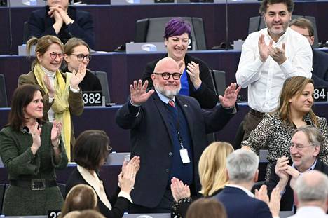 Luxemburgilainen sosiaalidemokraatti Marc Angel on EU-parlamentin uusi varapuheenjohtaja. Angelille taputettiin äänestyksen jälkeen keskiviikkona 18. tammikuuta. 