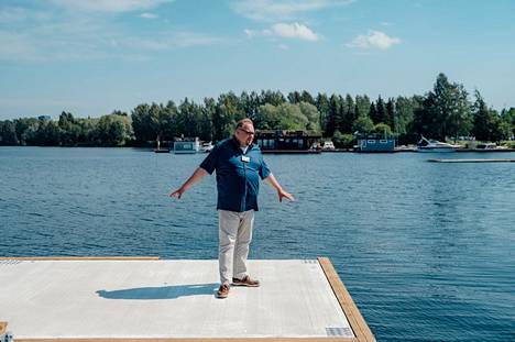 Tampereen uusi satamavastaava Tuomas Salovaara seisoo uudella laiturilla, johon tulee paikkoja saunalautoille. Laituriin mahtuu kolmesta viiteen lauttaa. Aamulehti tapasi Salovaaran 22. kesäkuuta. 