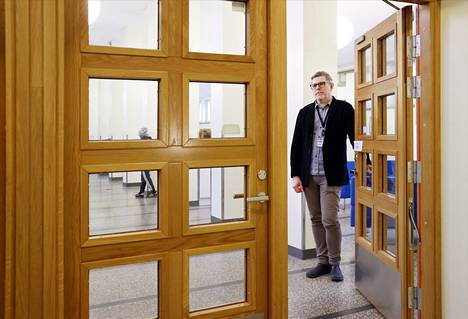 Käppärän koulun rehtori Jouni Saarinen kertoo, että tällä hetkellä suurin kysymysmerkki ovat ovien sähköiset lukot, joita ei saa mekaanisesti auki sisäpuolelta. 
