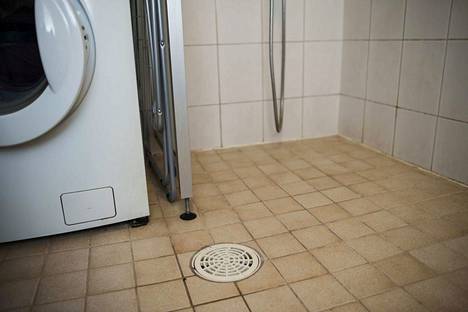 Kylpyhuoneen kosteusvauriot aiheuttavat päänvaivaa taloyhtiöissä. Kuvituskuva. 