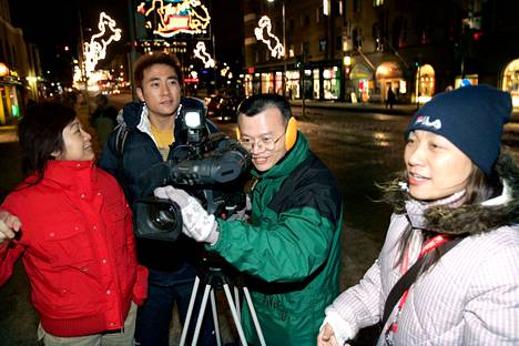 Valoviikot ovat herättäneet ihastusta ja huomiota myös ulkomailla. Guangdongin televisiokanavan kuvaajat Yin Lin, Wen de Ning, Li Lei ja Ruan Ai Hua olivat Tampereella kuvaamassa kaupungin valoja marraskuun alussa vuonna 2006. 