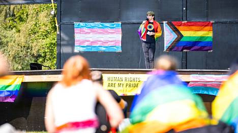 Pori Priden lauantain 12. elokuuta ohjelmaan kuuluu perinteinen marssimielenosoitus sekä juhla, jossa kuullaan livemusiikkia ja jossa kävijät voivat pitää puheenvuoroja. Vuonna 2021 tapahtuma järjestettiin Kirjurinluodossa. Pori Pride -työryhmän tapahtumakoordinaattori Lari Kontula piti tuolloin avajaispuheen.