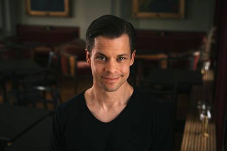 Antti Tiensuu on kuulunut Tampereen Teatterin näyttelijöihin vuodesta 2016 saakka. Parhaillaan hän on työlomalla. 