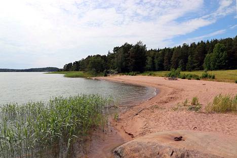 Karavaanari nauttii nyt Villan tilan rauhasta, entä tulevaisuudessa?  Naantalin camping-matkailusta tekeillä kehittämissuunnitelma – ”Kovasti  odotellaan, että jotain suurta, jännittävää ja kivaa tapahtuu” - Elämänmeno  - Rannikkoseutu