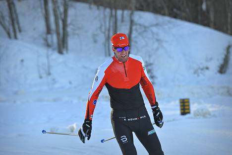 Heikki Isoranta on yksi harvoista raumalaisurheilijoista, jotka ovat viime kuukausien aikaina pystyneet kilpailemaan ulkomailla. Hän osallistui kolmeen Ski Classics -maratonhiihtosarjan kilpailuun Team ES Endurancen hiihtäjänä. Kuva: Juha Sinisalo