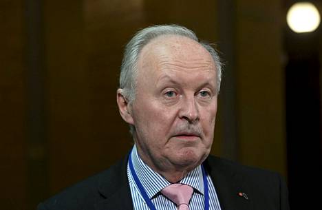 Perhe- ja peruspalveluministeri Aki Lindén (sd.) osallistui Säätytalolla budjettineuvotteluihin 31. elokuuta.