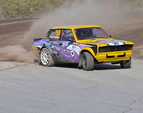 Tekniset ongelmat veivät viemässä terävimmän iskun Jonttu Rajalan RallyX Nordicin avauskisasta.