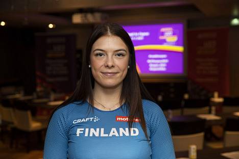 Julia Valtanen kuvattuna yleisurheilun nuorten EM-kisaehdokkaiden mediatilaisuudessa Espoossa 17. helmikuuta.