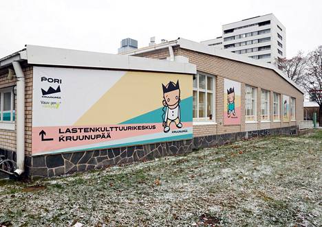 Muun muassa Lastenkulttuurikeskus Kruunupäässä on tarjolla hiihtolomapuuhaa Porissa, också på svenska. 