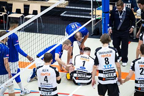 VaLePa-hakkuri Urpo Sivula (1) loukkaantui perjantaina Akaa-Volleyta vastaan eikä pelaa Mestarien liigan avauspelissä.