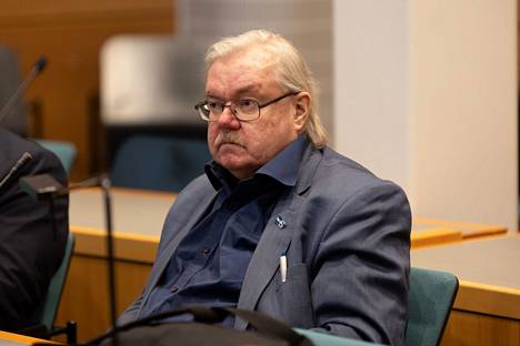 Murhan yrityksen kohteena ollut perussuomalaisten vaalipäällikkö Pekka Kataja osallistui Keski-Suomen käräjäoikeuden käsittelyyn Jyväskylässä 23. helmikuuta 2021. Tapausta käsitellään nyt Vaasan hovioikeuden istunnossa Jyväskylässä.