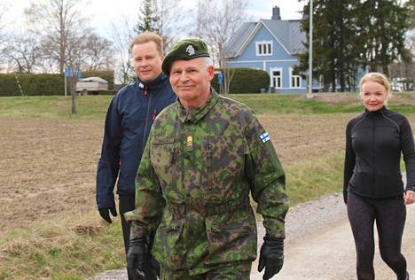 Reserviläisliiton keuruulaislähtöinen puheenjohtaja Ilpo Pohjola oli mukana Reserviupseeriliiton ja Reserviläisliiton välisellä maaottelumarssilla yhdessä puolustusministeri Antti Kaikkosen kanssa toukokuussa 2021.