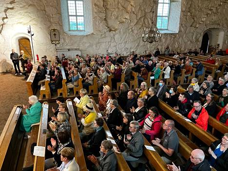Pyhän Marian kirkko täyttyy jälleen yleisöstä Sastamala Gregorianan vanhan musiikin festivaaleilla. Kuva on konsertista maanantai-iltana 18. heinäkuuta.
