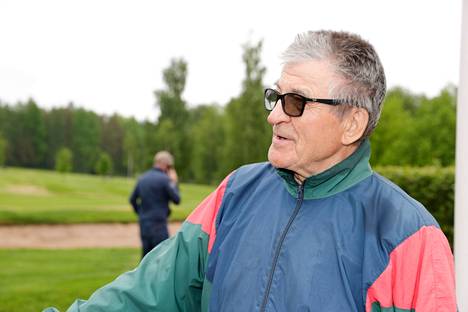 Olavi Viitanen kertoo lähestyvänsä jo sellaista ikää, että uskoo golfpelien päättyvän Ruotulan kentälle. 
