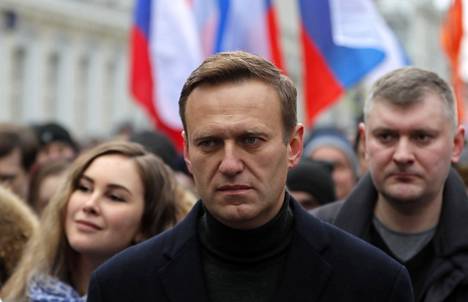 Ennen murhayritystä Aleksei Navalnyi oli Venäjällä täydessä toiminnassa. Kuvassa hän johtaa murhatun oppositiopoliitikon Boris Nemtsovin muistomarssia tämän kuoleman viisivuotispäivänä 29. helmikuuta